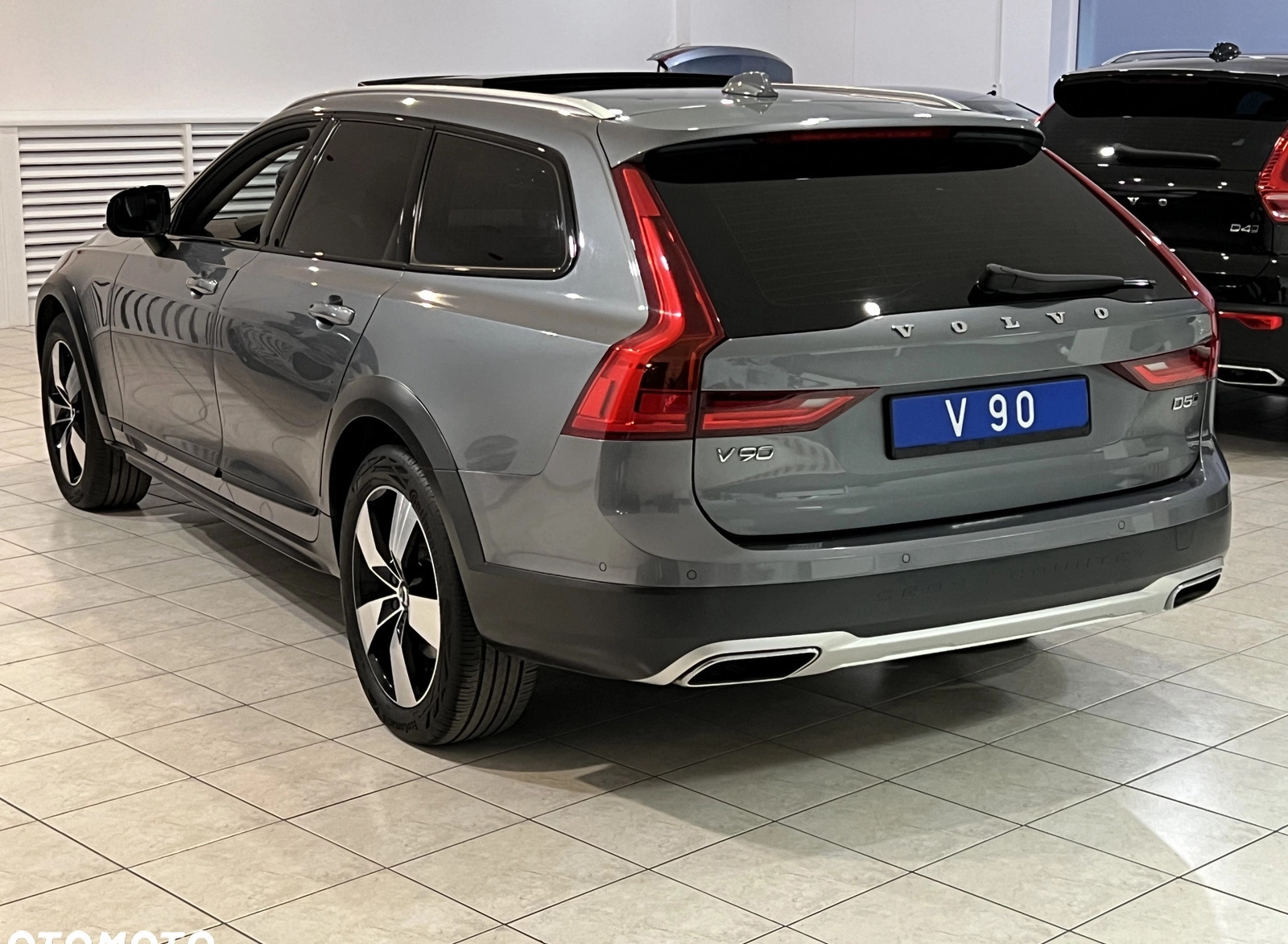 Volvo V90 Cross Country cena 147000 przebieg: 147000, rok produkcji 2017 z Bieruń małe 352